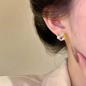 AWT-118 Korean Leaf Sparkling Pearl Earrings